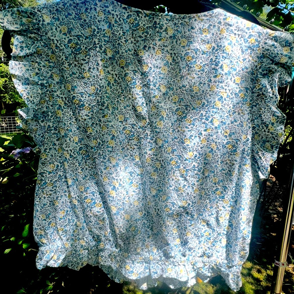 Universal Threads floral summer top.